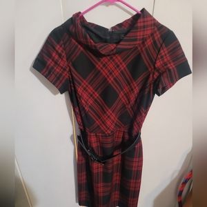 Gorgeous Tahari plaid belted short sleeve dress